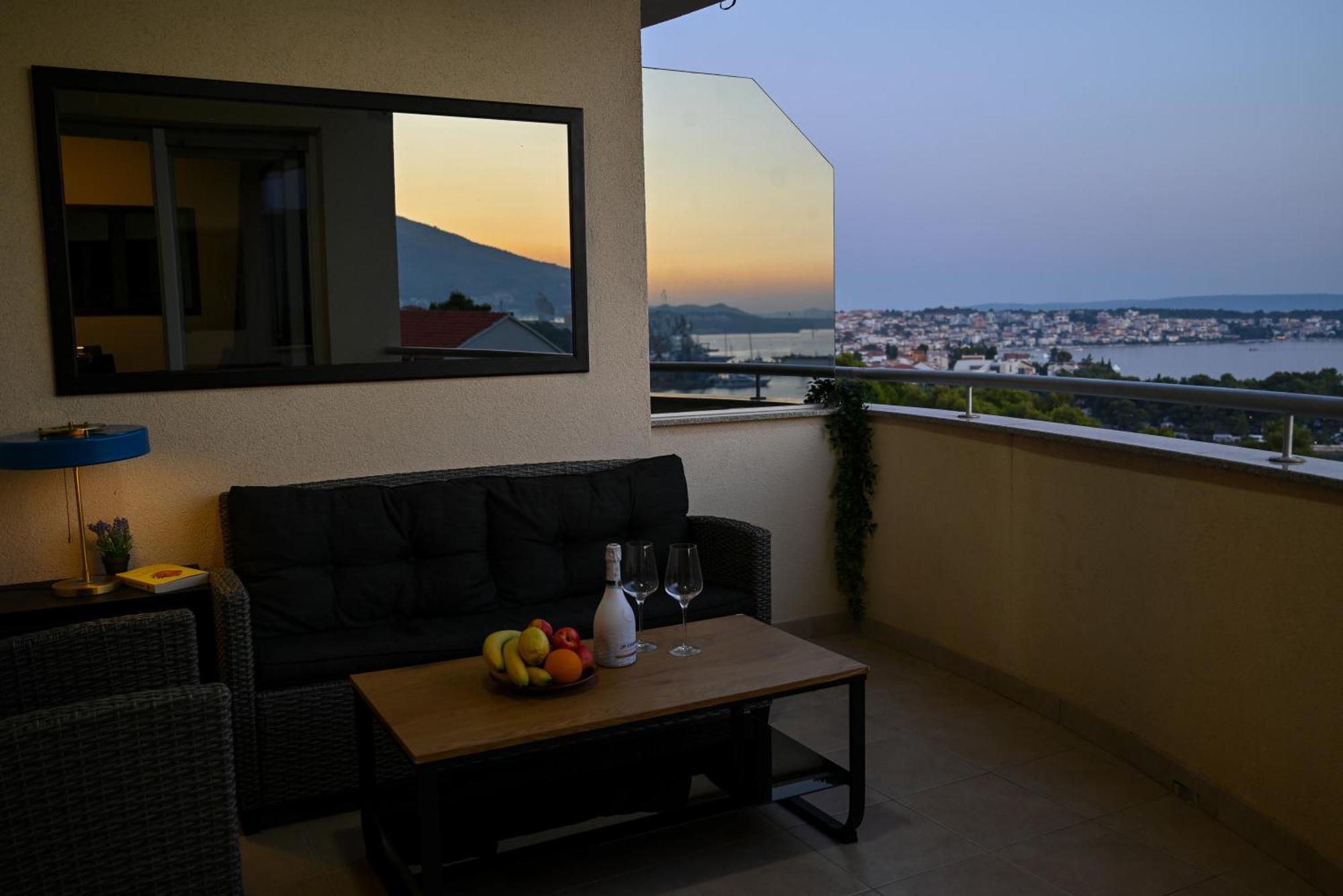 Sunny Place With Sea View Trogir Kültér fotó